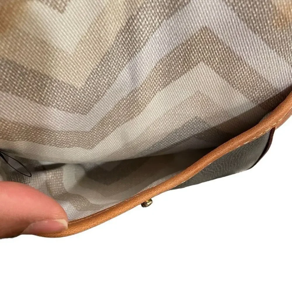 Dooney & Bourke Coin Purse Leather Pebbled Wristlet Navy Brown Trim